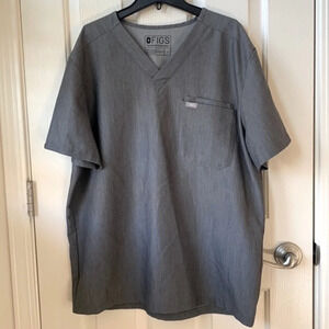 Figs Men’s Leon Three Pockets Medical Scrubs Top in Graphite Grey Large